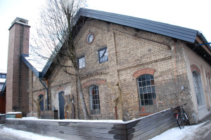 Die Fabrikshalle der ehemaligen Glockengießerei Oberascher in Kasern, im Zweiten Weltkrieg wurden im hiesigen Rüstungsbetrieb Granaten hergestellt. Bild: Andreas Praher
