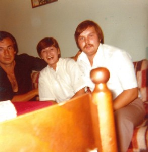 Mein serbisch-orthodoxer Onkel mit meiner Mutter und meinem katholischen Onkel[1]